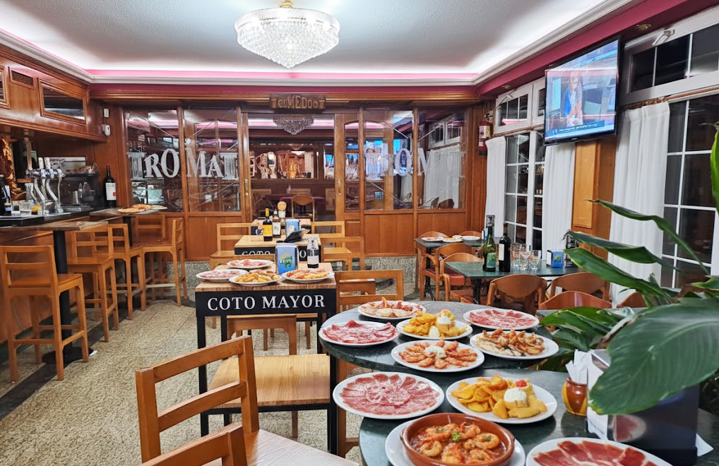 Mesa lista para comer